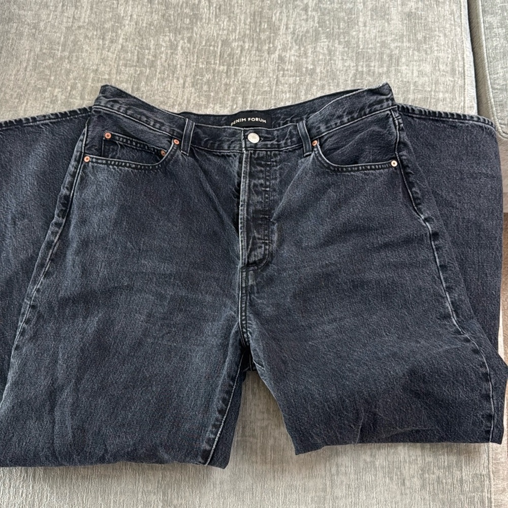 Aritzia denim forum women’s jeans.  The Farrah High Rise Wide Leg 28L
